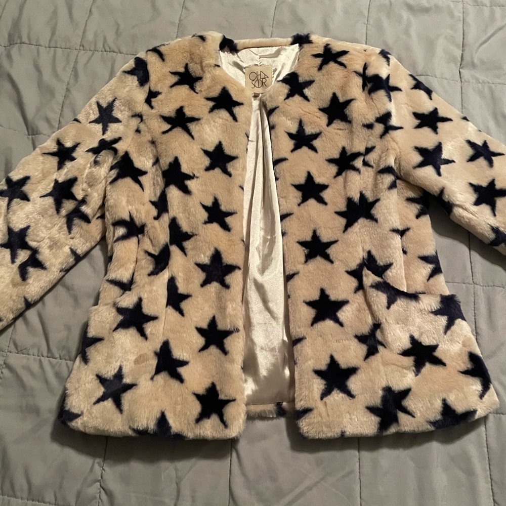 Star plush coat . Women size Medium. Super warm . Great condition.